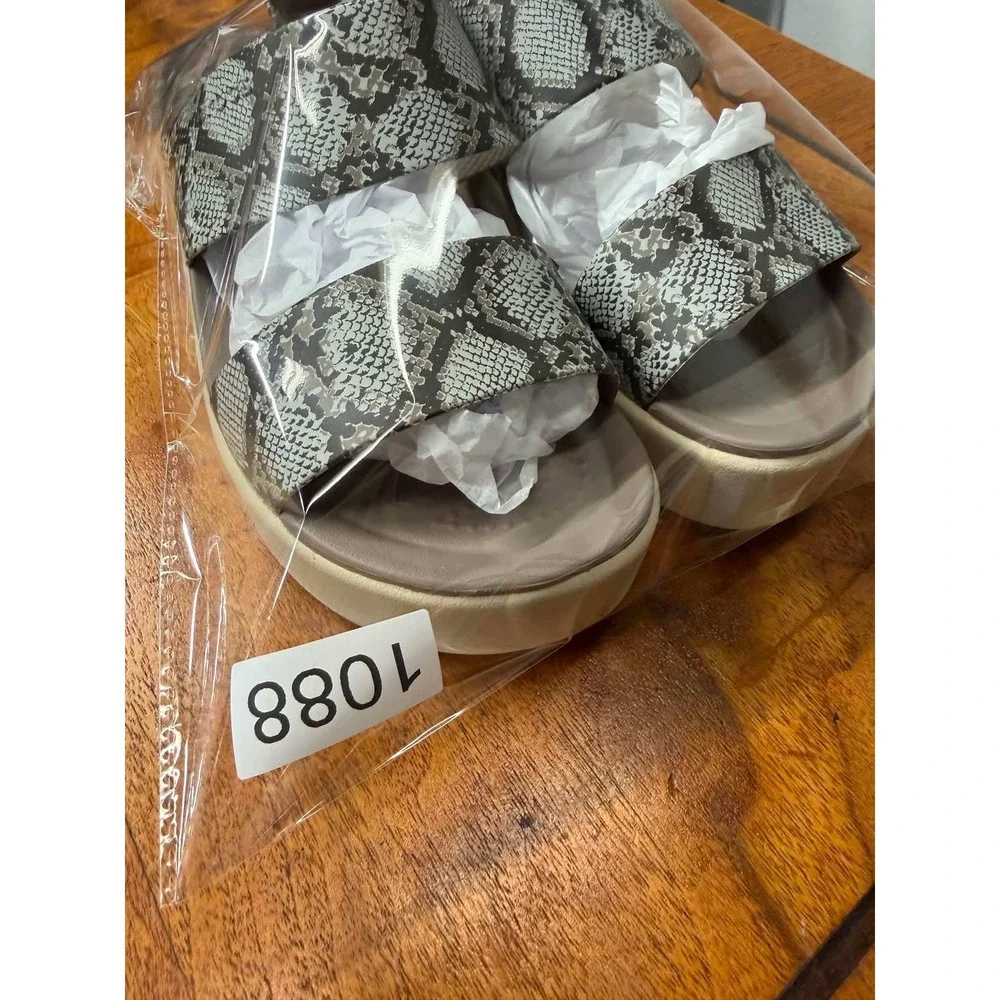 Crocs Brooklyn Low Wedge Snake Print Platform Sandals Womens 7 Grey Tan 206451